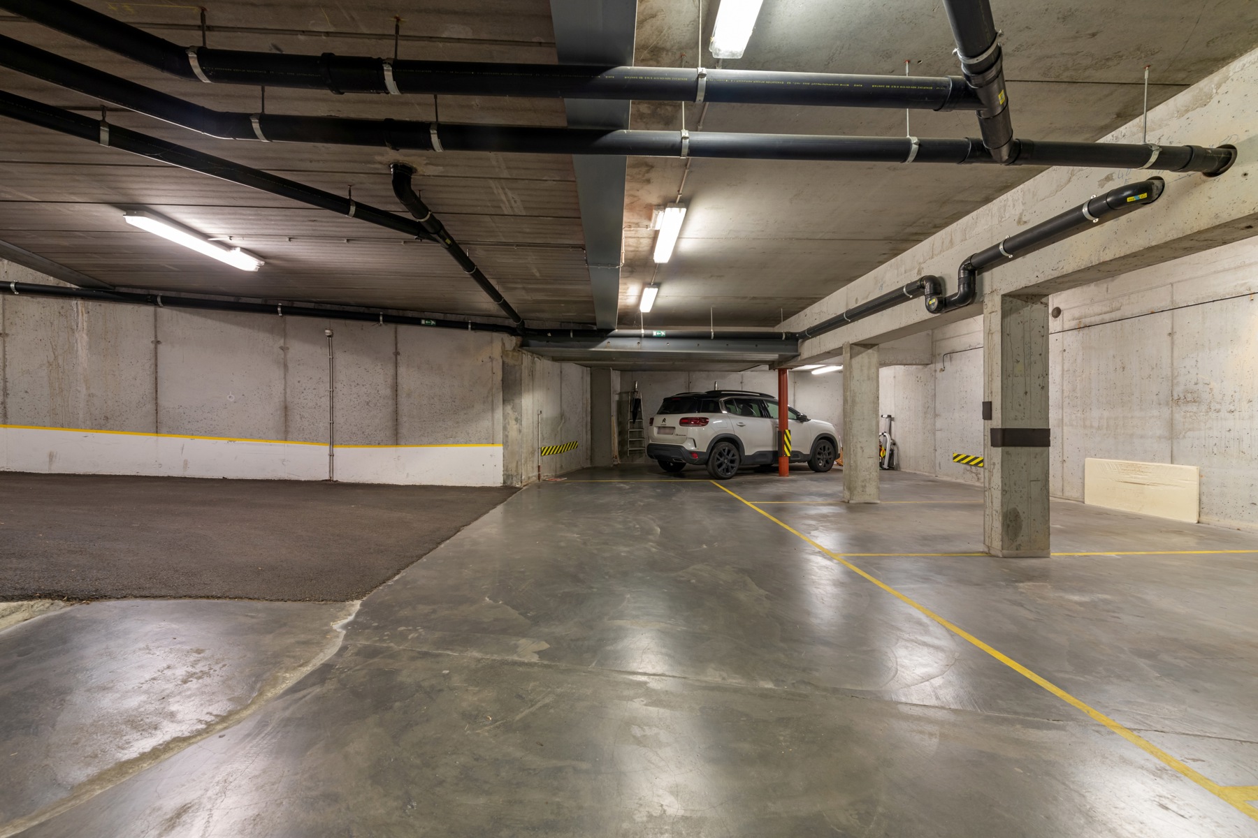 Ondergrondse staanplaats te koop in Brugge-centrum.