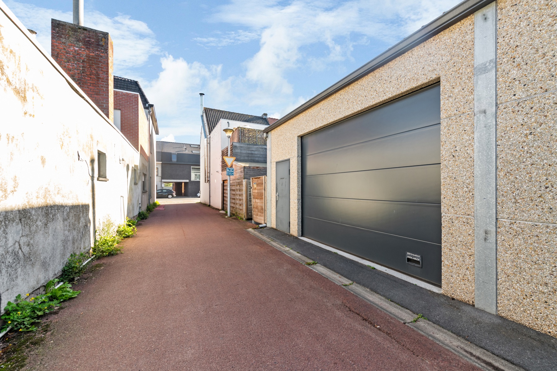 Ruime duplex met zonnig terras en garage/loods