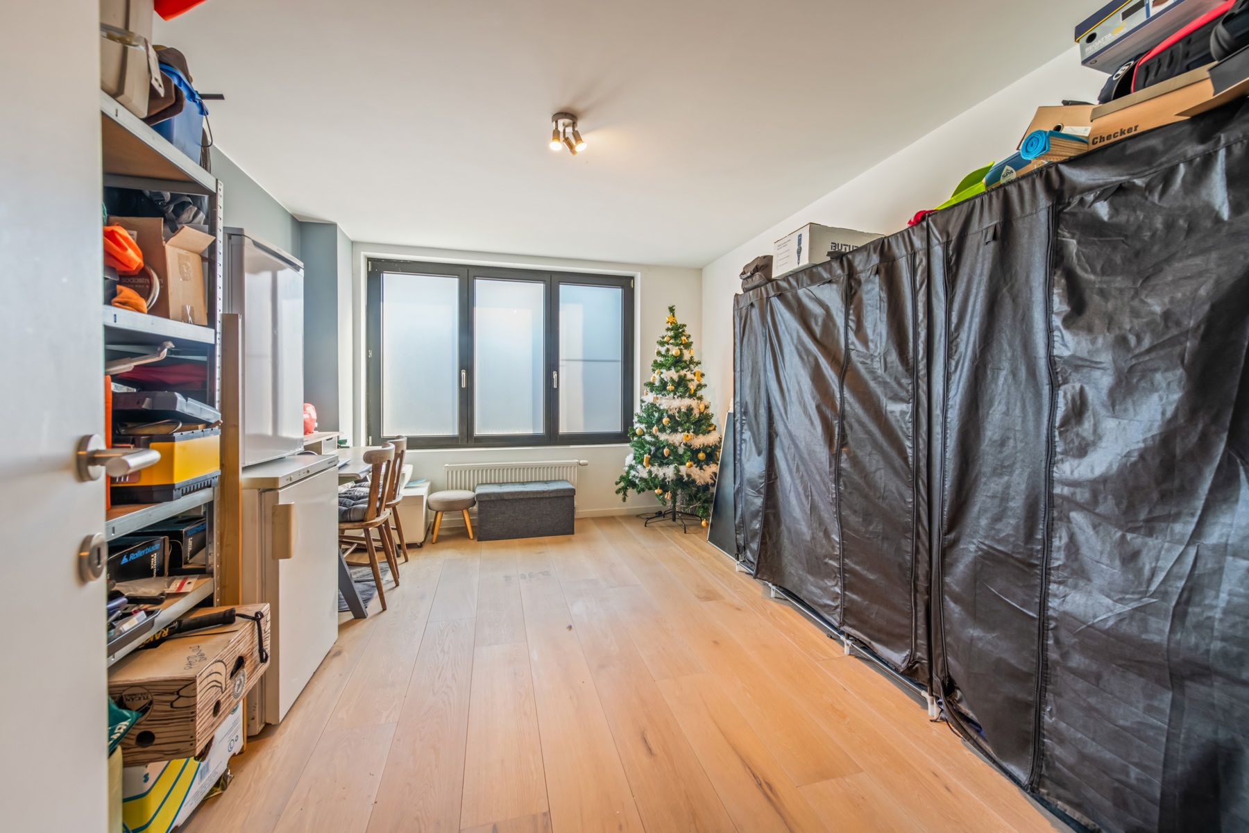 Ruime duplex met zonnig terras en garage/loods
