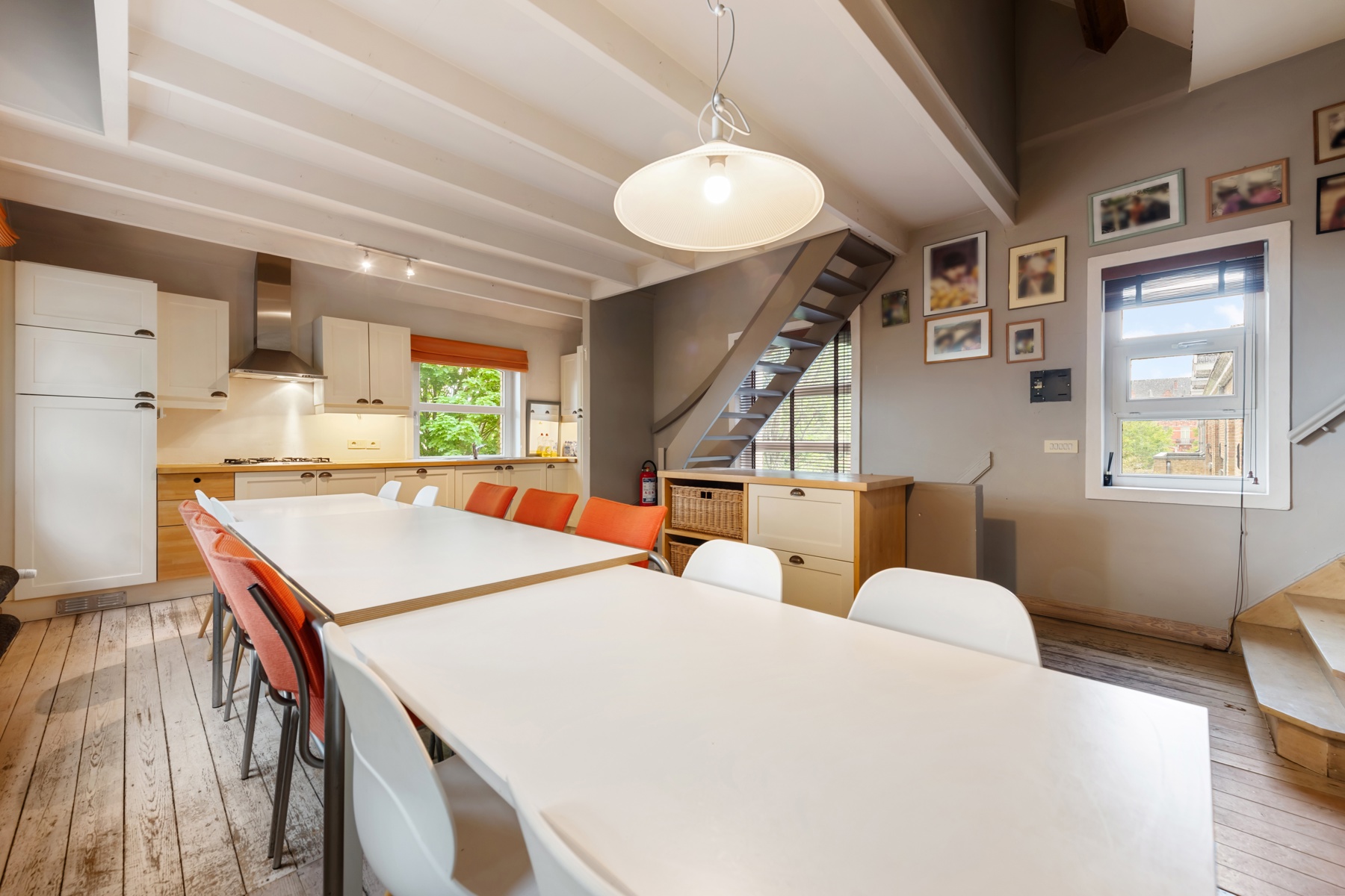 Industrieel karakterpand met vergunning voor exclusief woonproject.