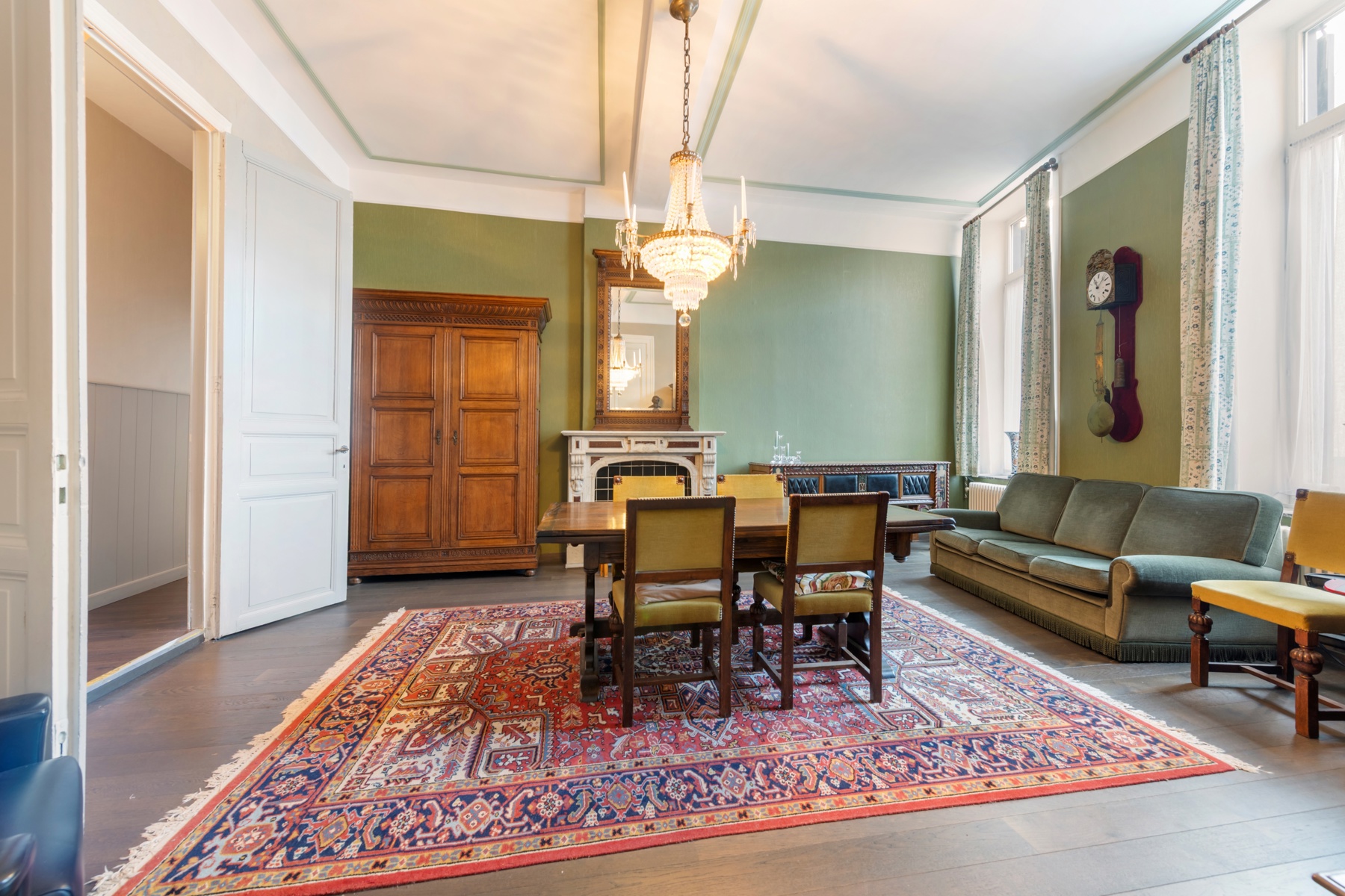 Karaktervol herenhuis met ruimte en tal van mogelijkheden.