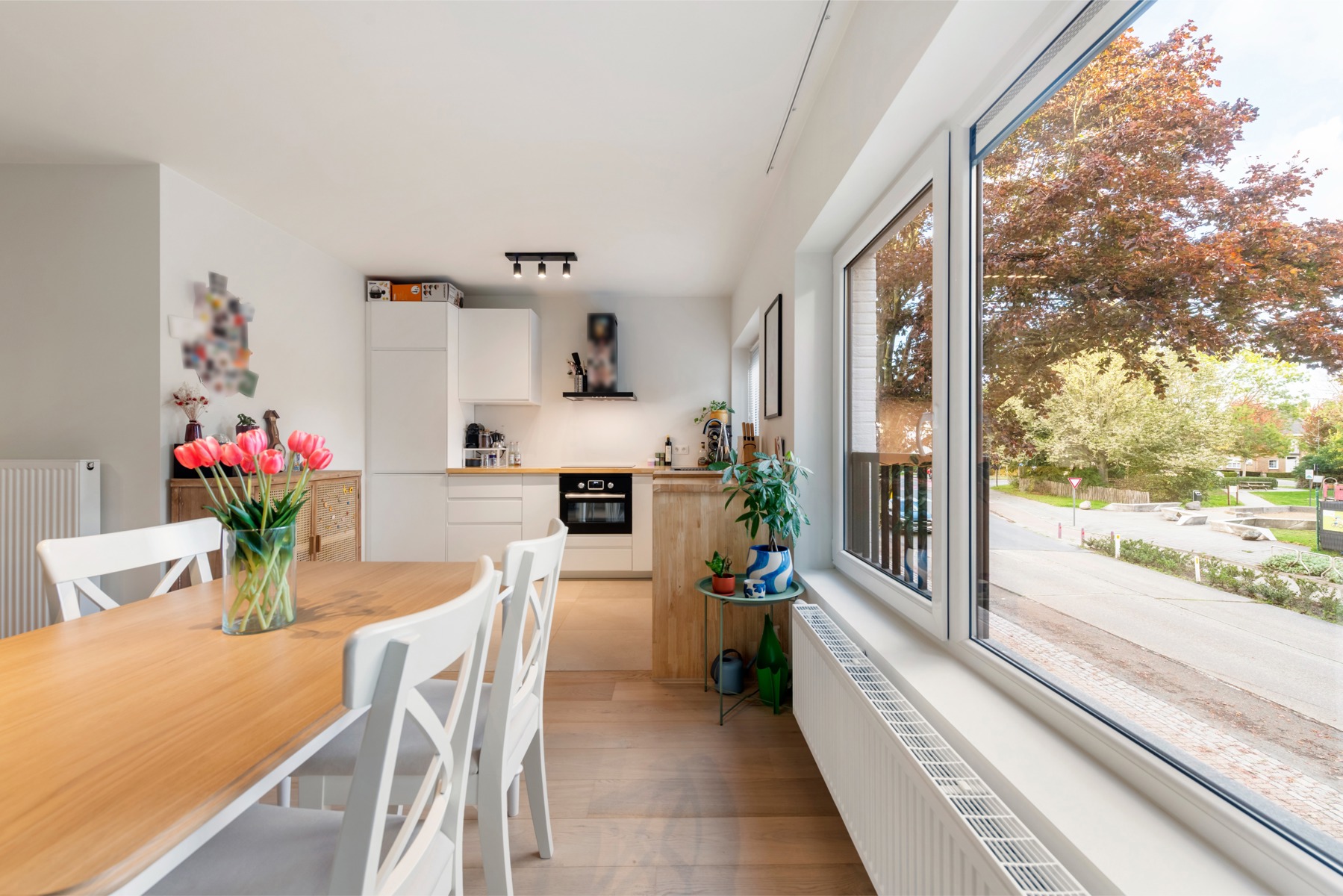 Lichtrijk 2-slaapkamerappartement met terras en garage