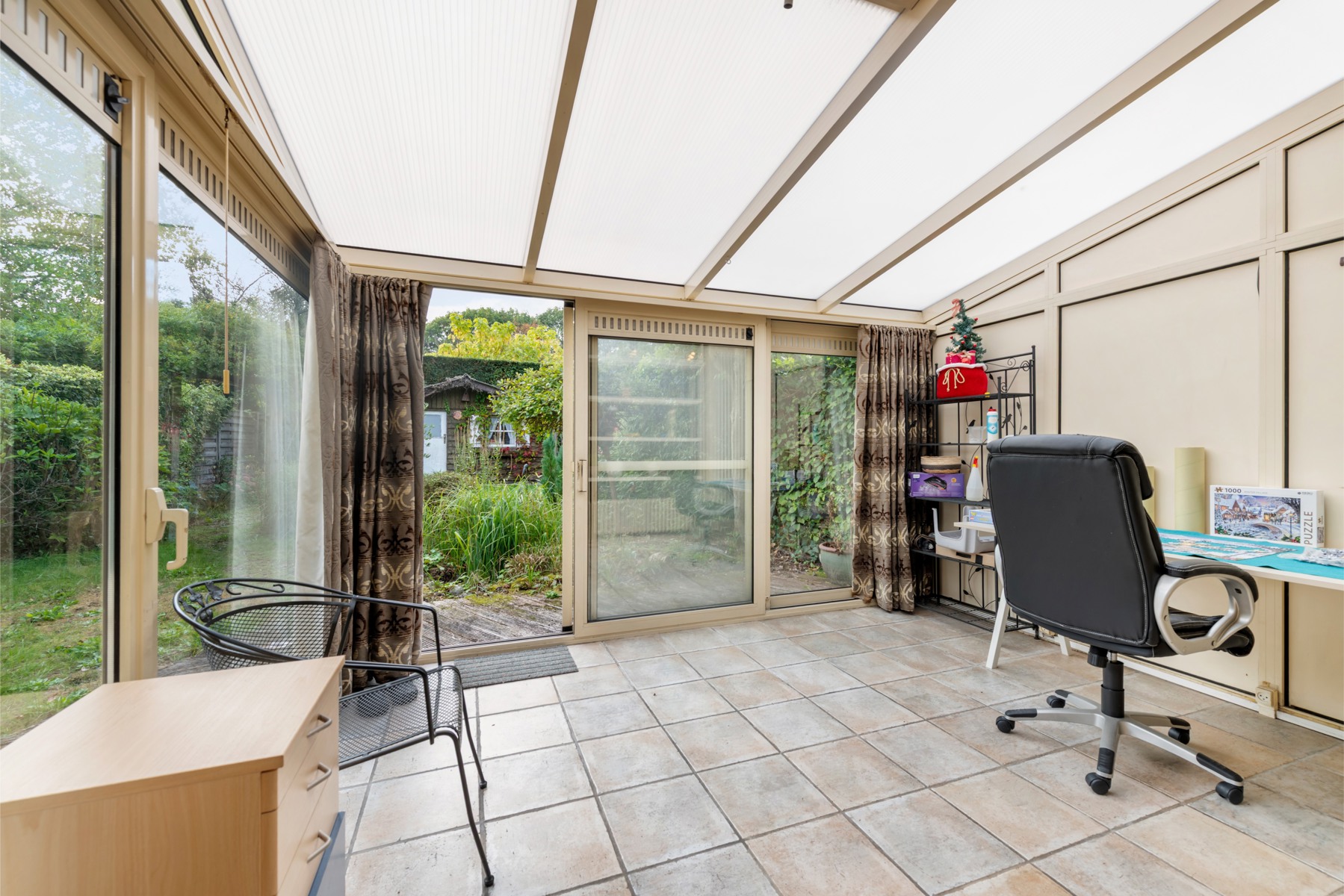 Gezinswoning met 4 slaapkamers, garage en oprit in Sint-Michiels