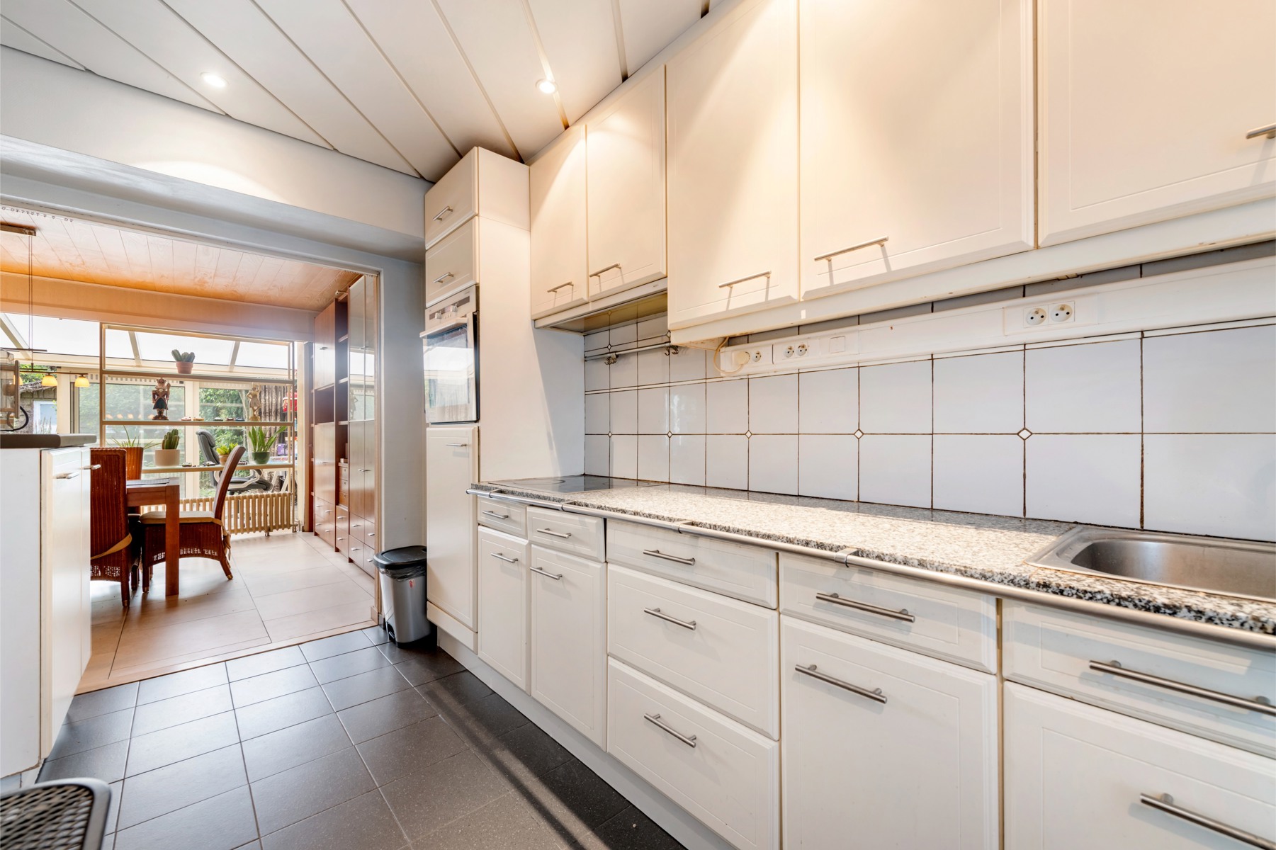 Gezinswoning met 4 slaapkamers, garage en oprit in Sint-Michiels