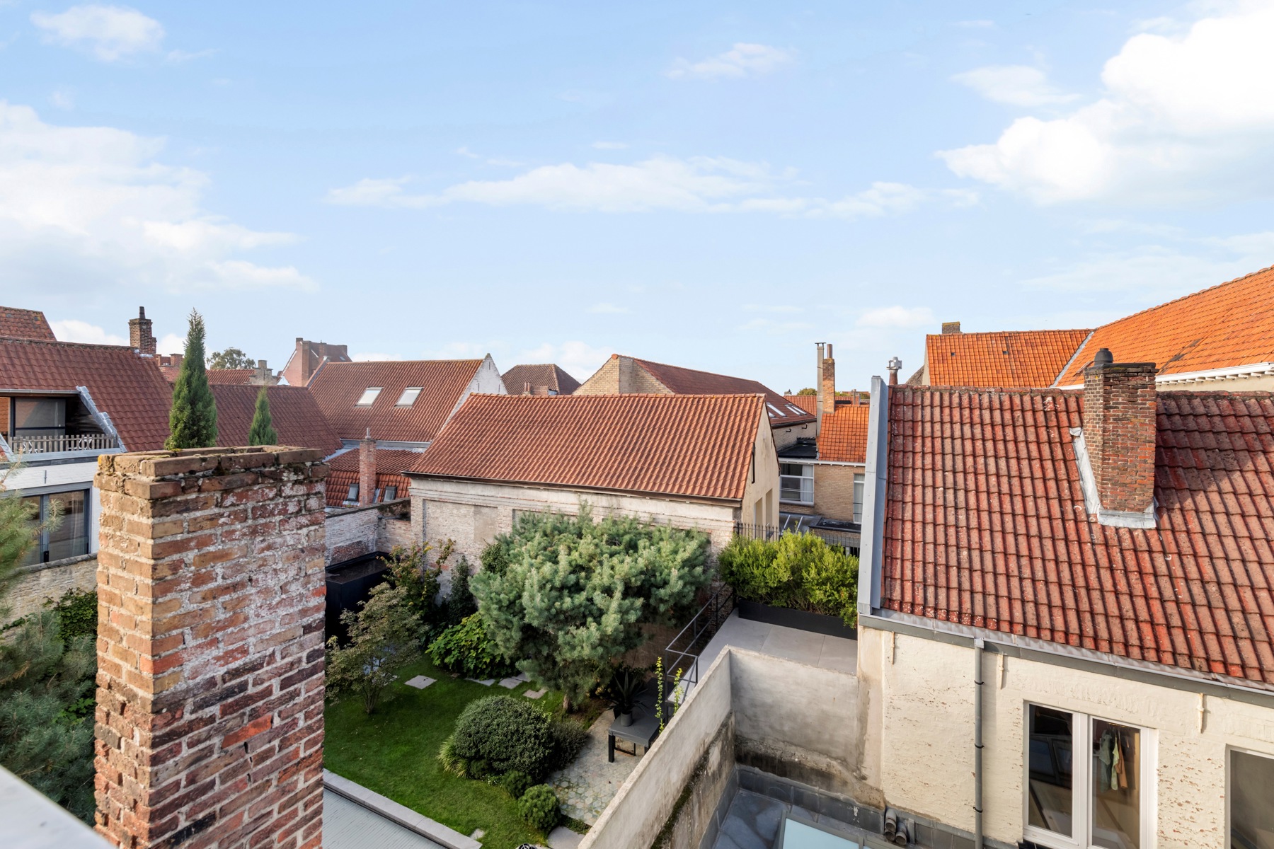 Karaktervol herenhuis met ruimte en tal van mogelijkheden.