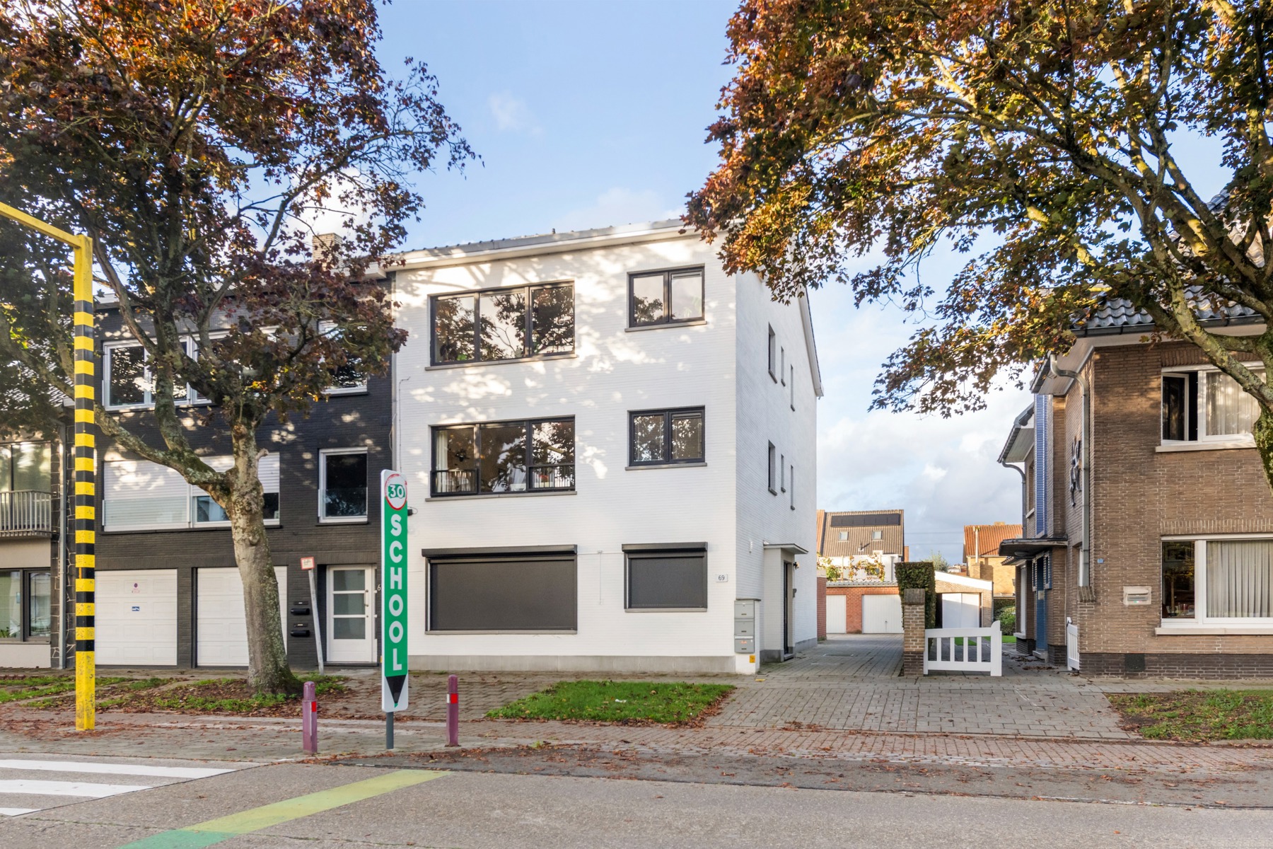 Lichtrijk 2-slaapkamerappartement met terras en garage