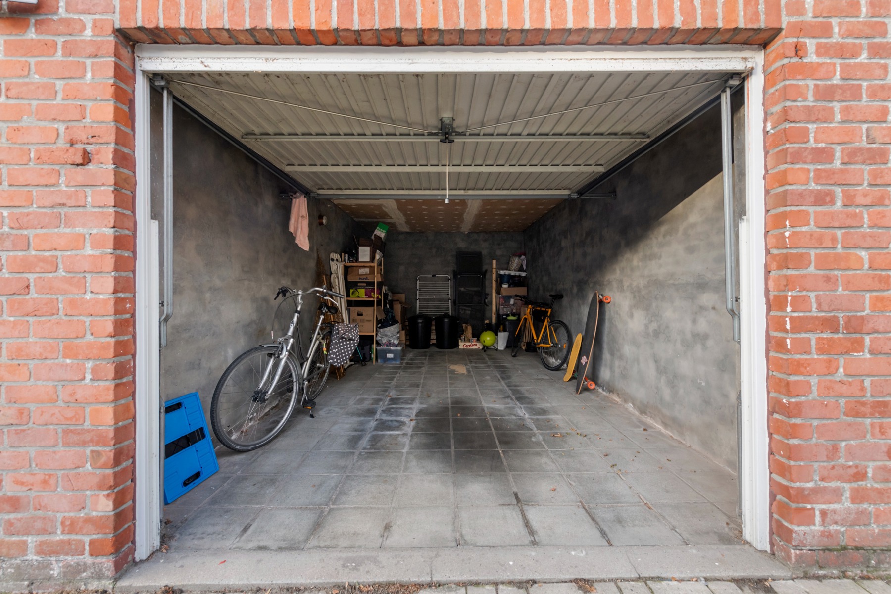 Lichtrijk 2-slaapkamerappartement met terras en garage