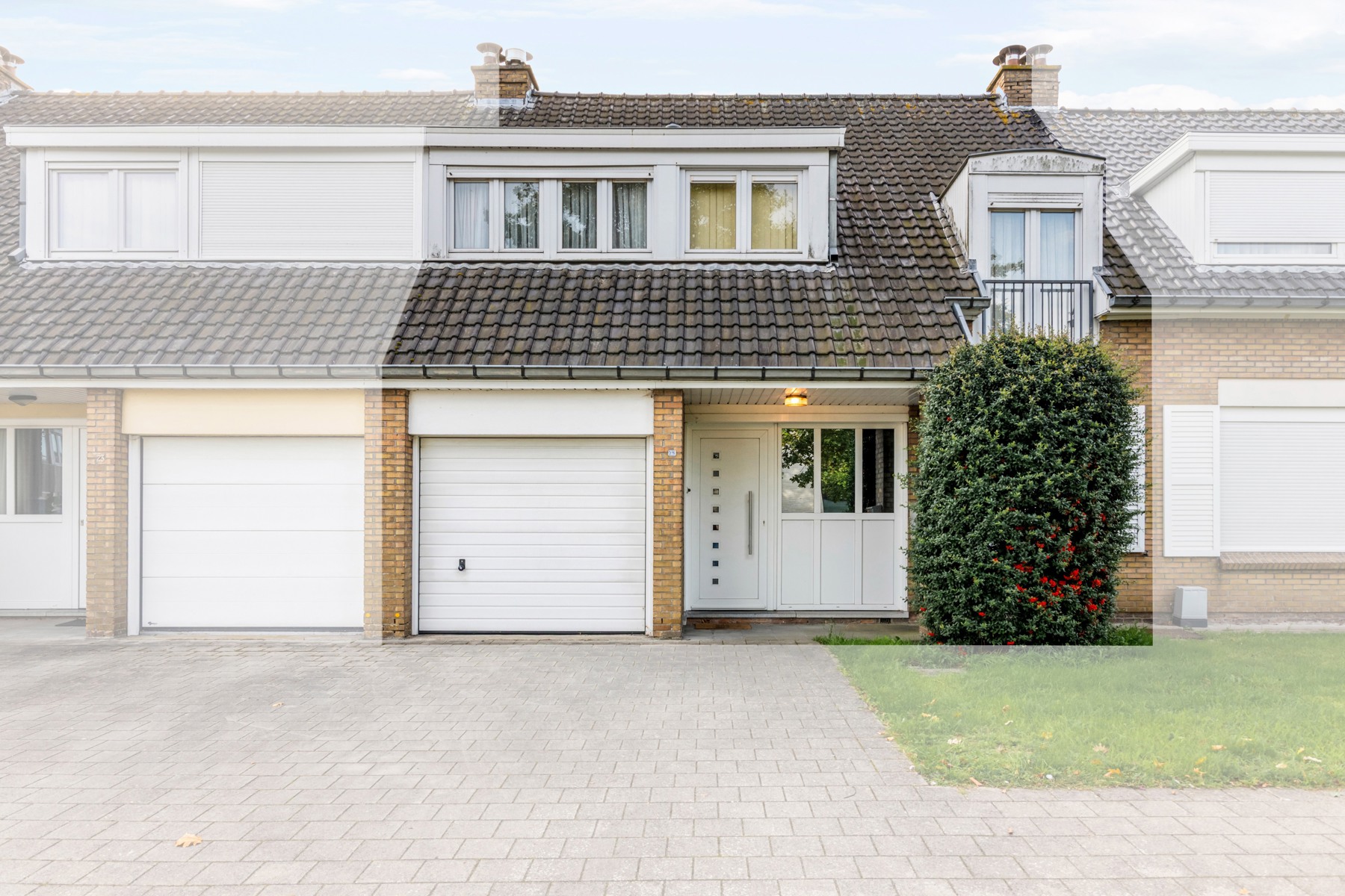 Gezinswoning met 4 slaapkamers, garage en oprit in Sint-Michiels